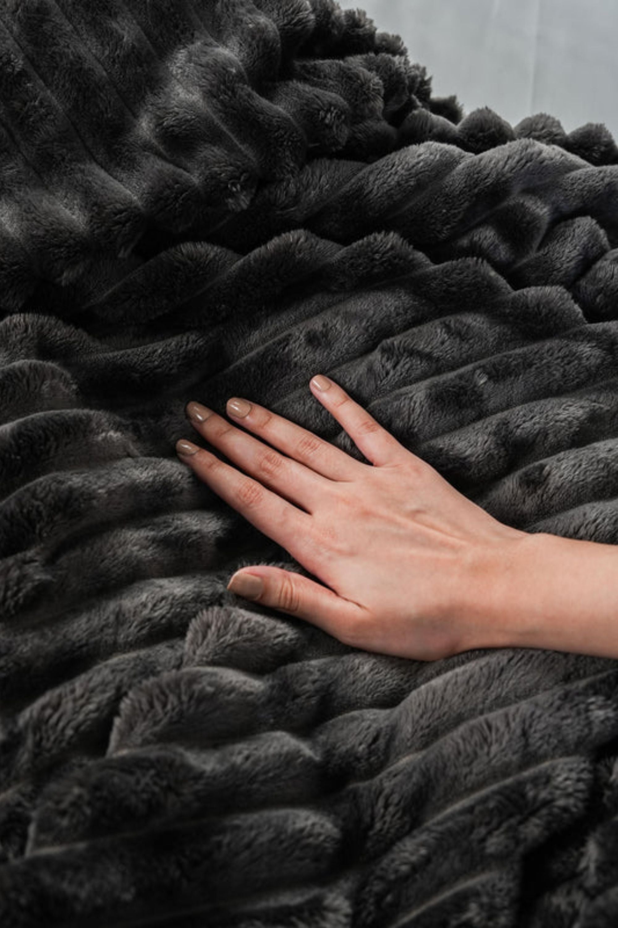 #color_charcoal grey