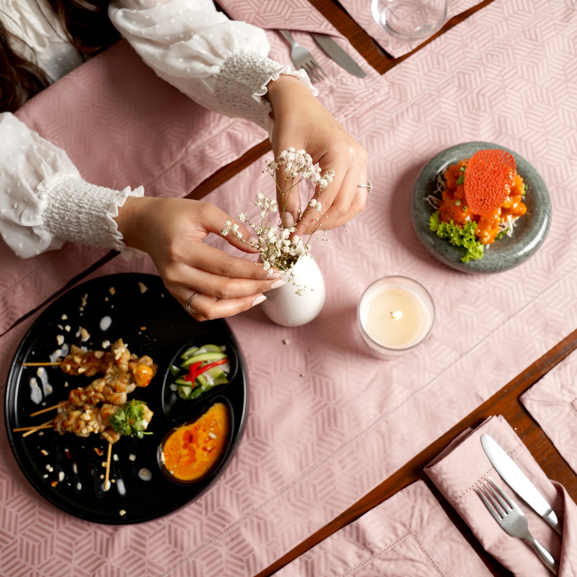 Jacquard Table Runner Luxe-Edition