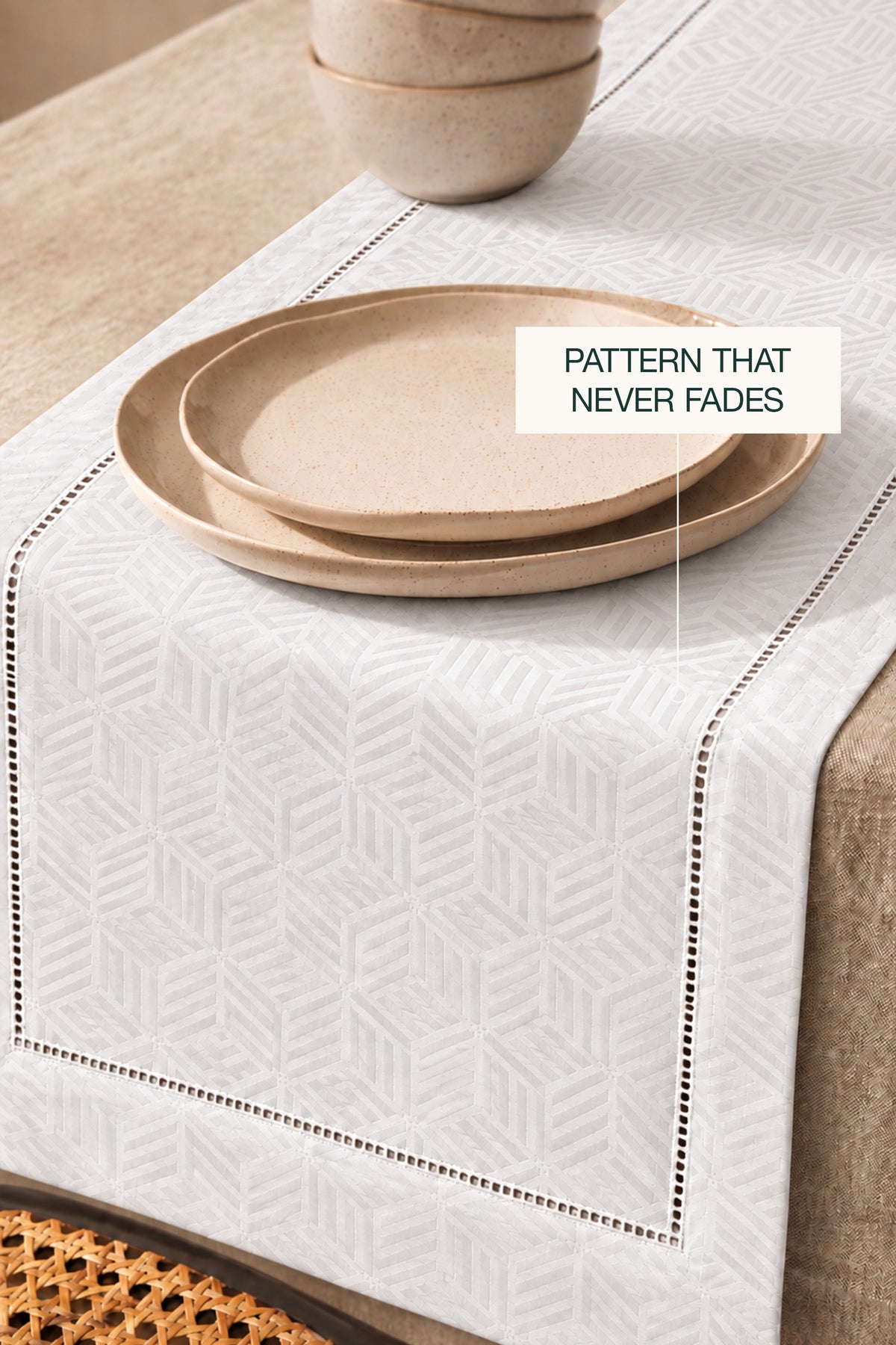 Jacquard table runner in white #color_white