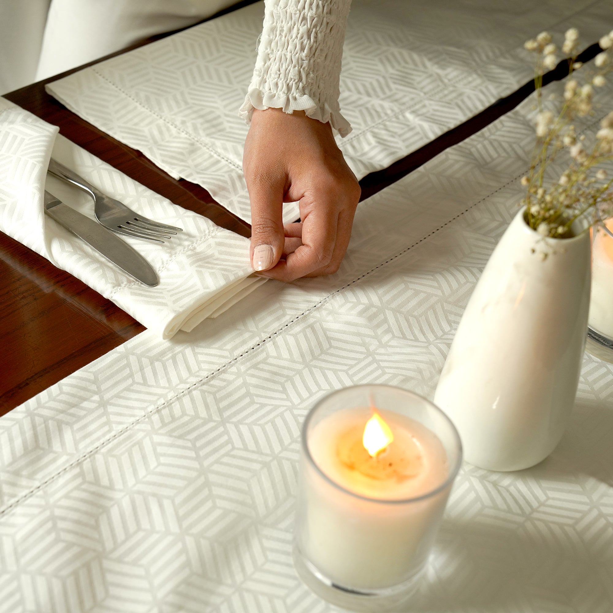 Jacquard Table Runner Luxe-Edition