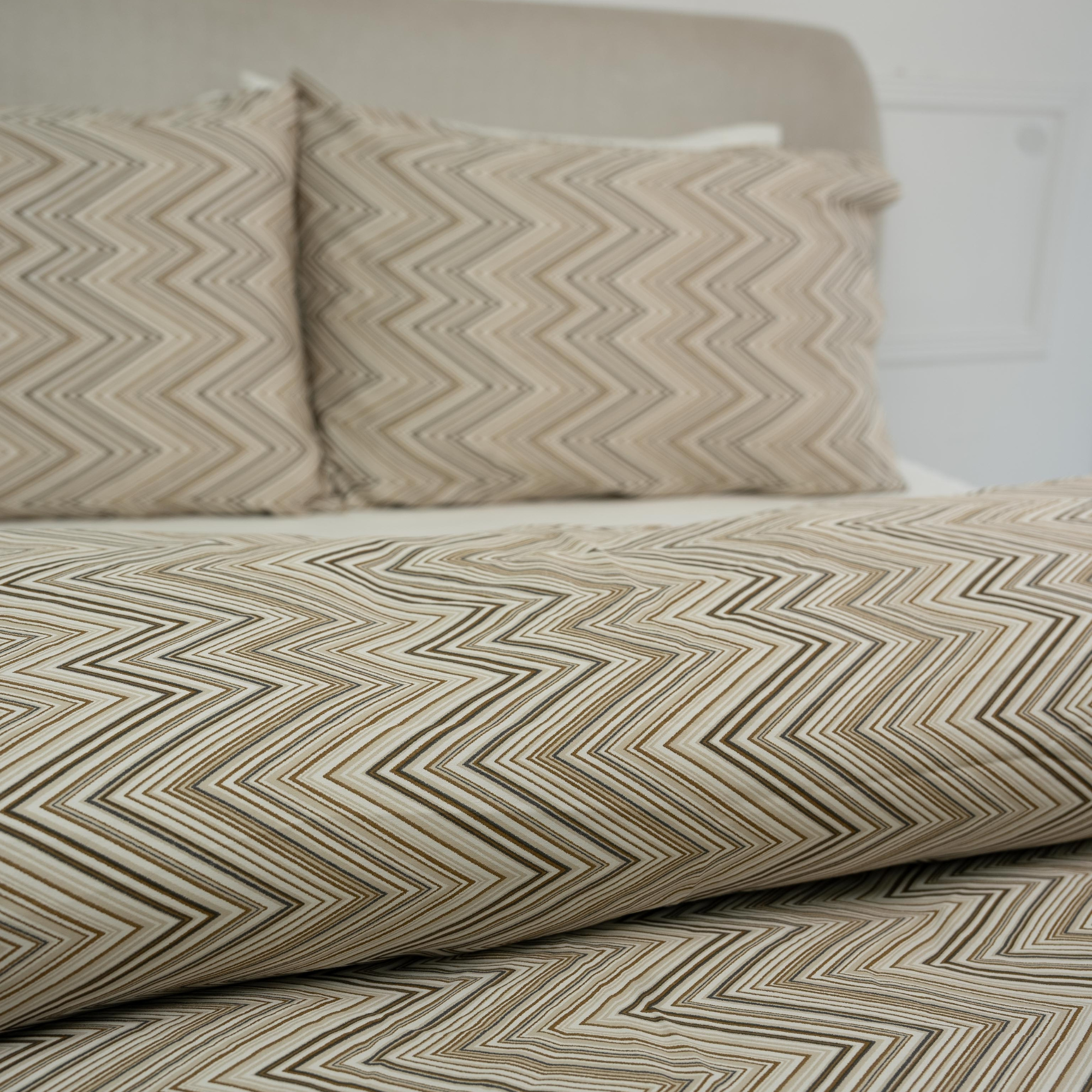 Zyra Pillows & Cushions