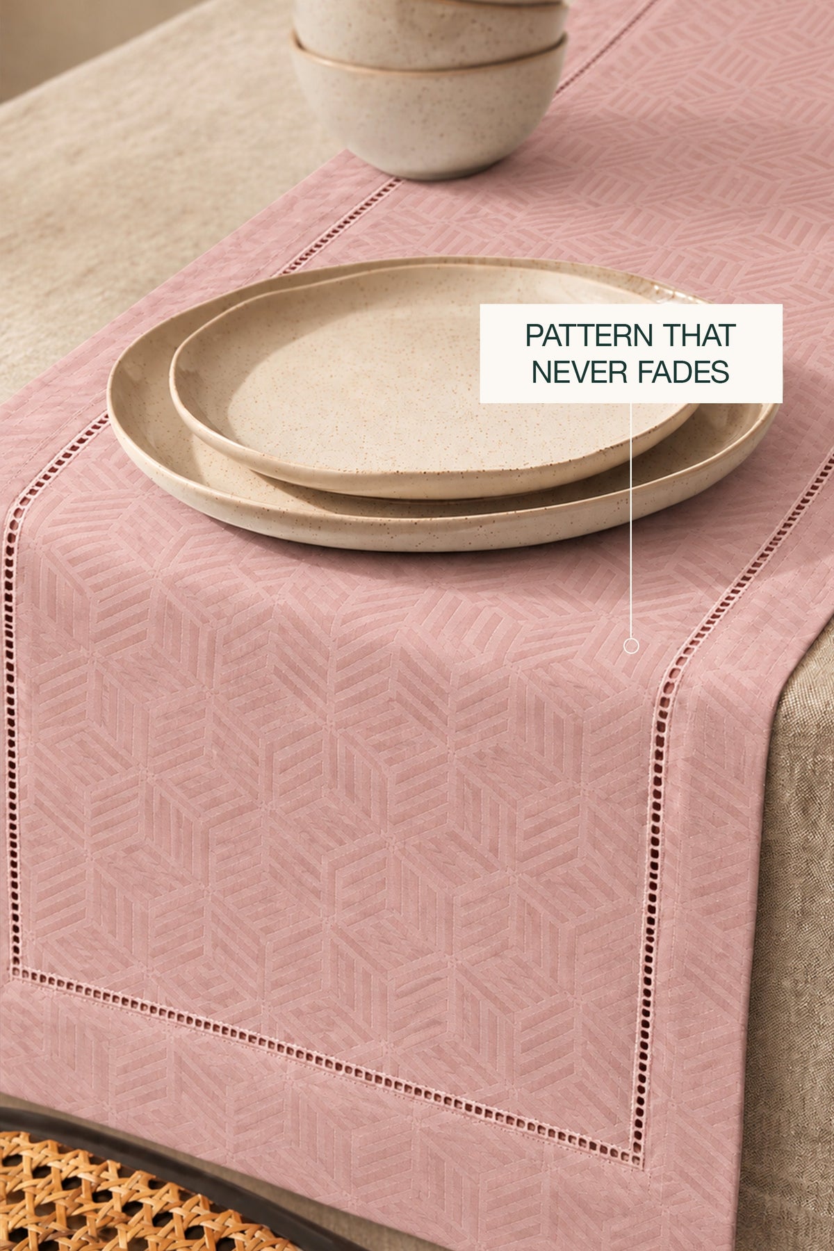 Jacquard table runner in rose pink #color_rose pink